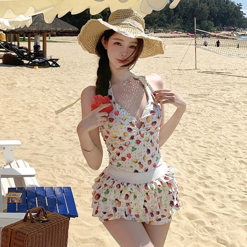 

Женский купальник халтер с оборками и фруктовым принтом Medium