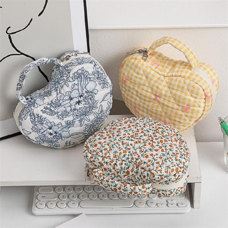 Florals Heart Makeup Organizers Quilted Water Resistant Cosmetic Bag for Travel Portable Toiletry Storage Women Use