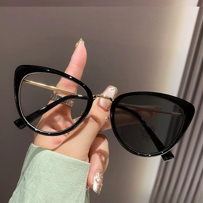 

Фотохромные очки «кошачий глаз» Трендовые очки с защитой от синего света Ультралегкие, без диоптрий Плоские очки Оправа для очков из сплава+TR чёрный