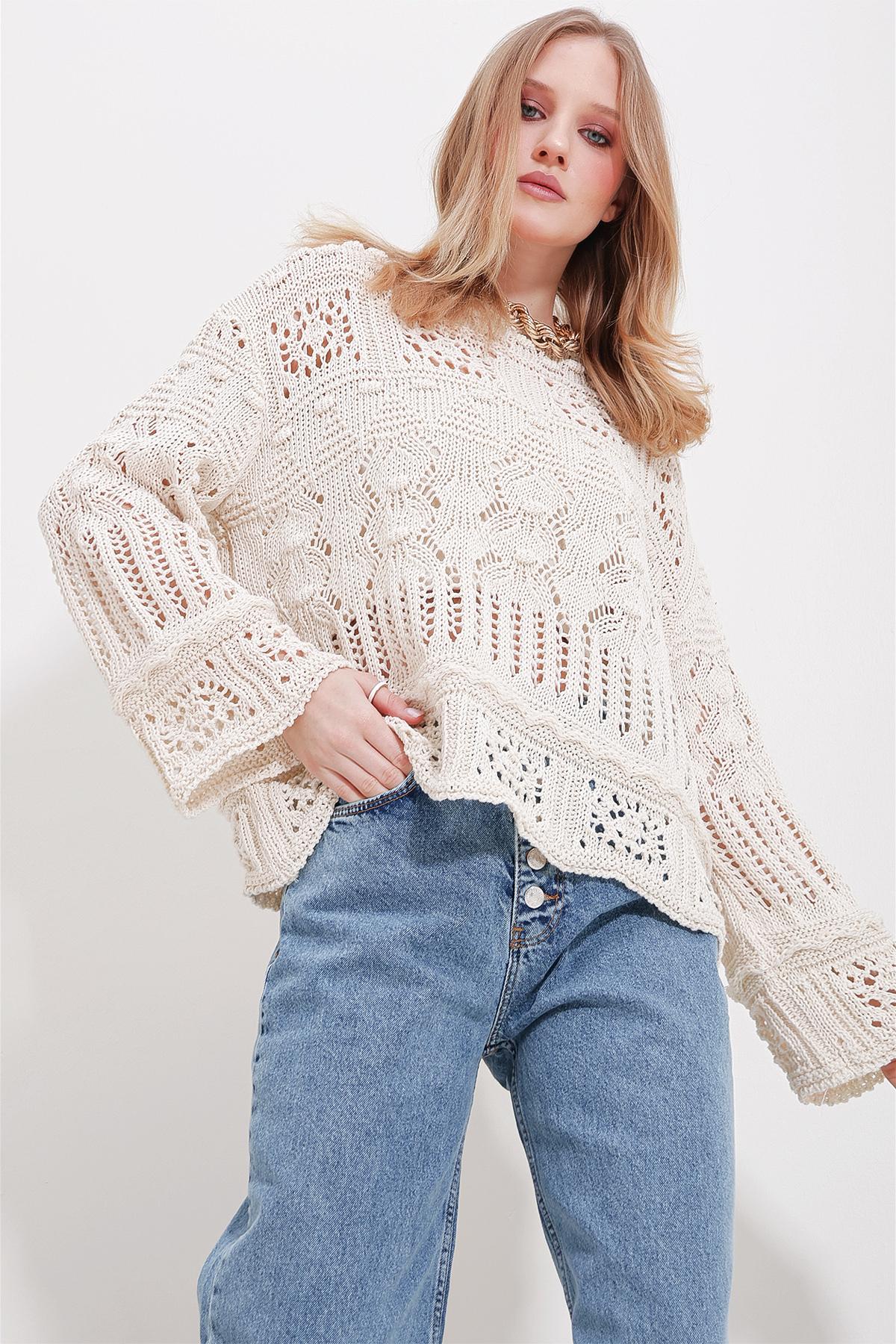 

Женская блузка, новый сезон, модная кремовая блузка с вырезом лодочкой и помпоном, ажурная трикотажная блузка