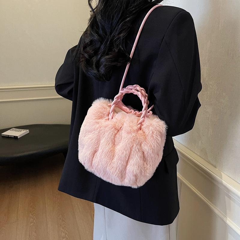 Autumn and Winter Super Fire Niche Furry Bag Women's 2025 New Versatile Messenger Bag Fashionable Portable Furry Bag