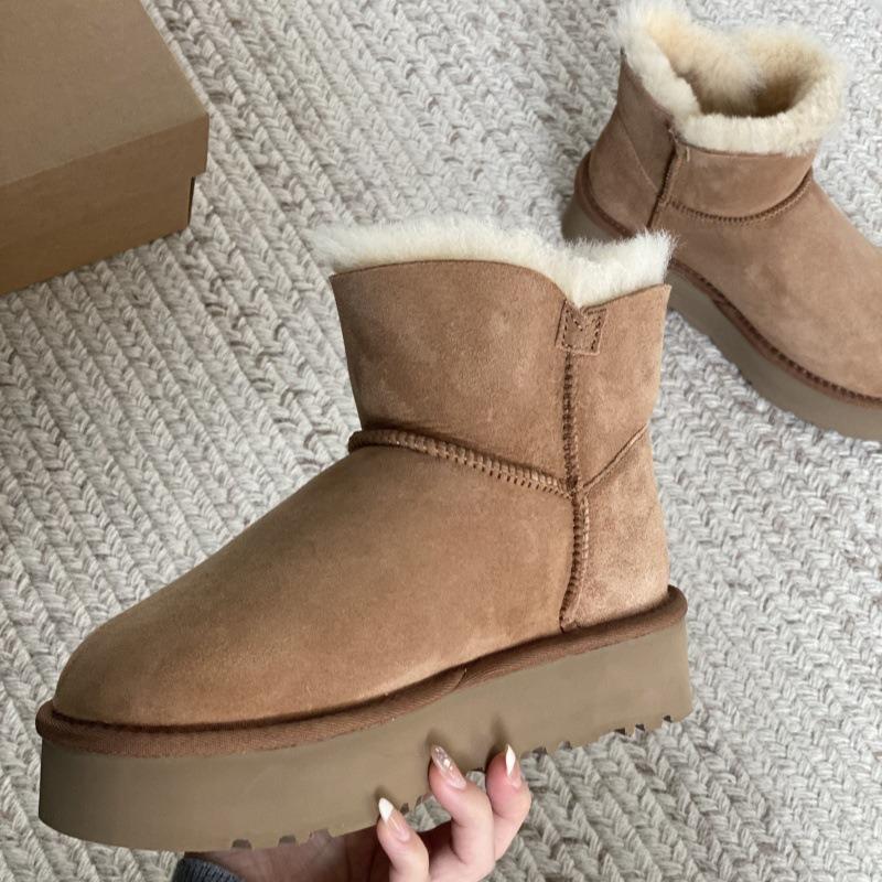 Winter new fur integrated wooden buckle short tube thick-soled warm cotton shoes women's one-buckle wool snow boots