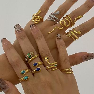 Aufwendige Schlangen-Design-Ringe für Damen Goldfarbe Ringe, die sich um die Finger schmiegen Edelstahl Schmuck Kräftiger Exotischer Ring Geschenk