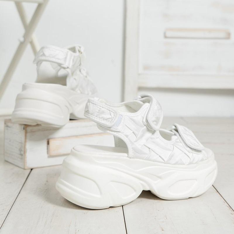 New Style of Sandals: Fashionable Velcro Large-sized Thick-soled Sandals