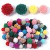 50 st fluffiga mjuka bollar färgglada pompom plyschbollar för gör-det-själv bröllopsfest julgranskläder nyckelringsdekoration tillbehör