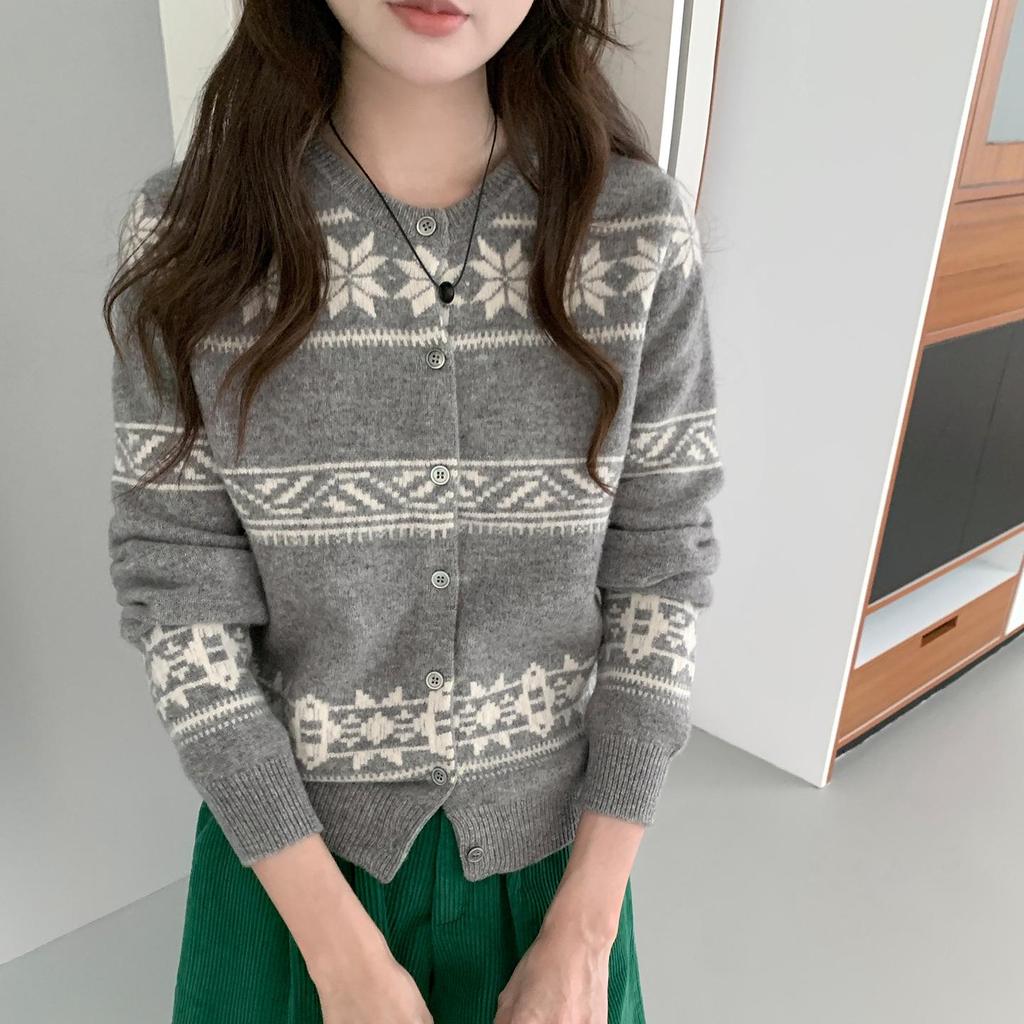 2026 Retro Snowflake Jacquard Loose-Fit Autumn Cardigan Sweater for Women