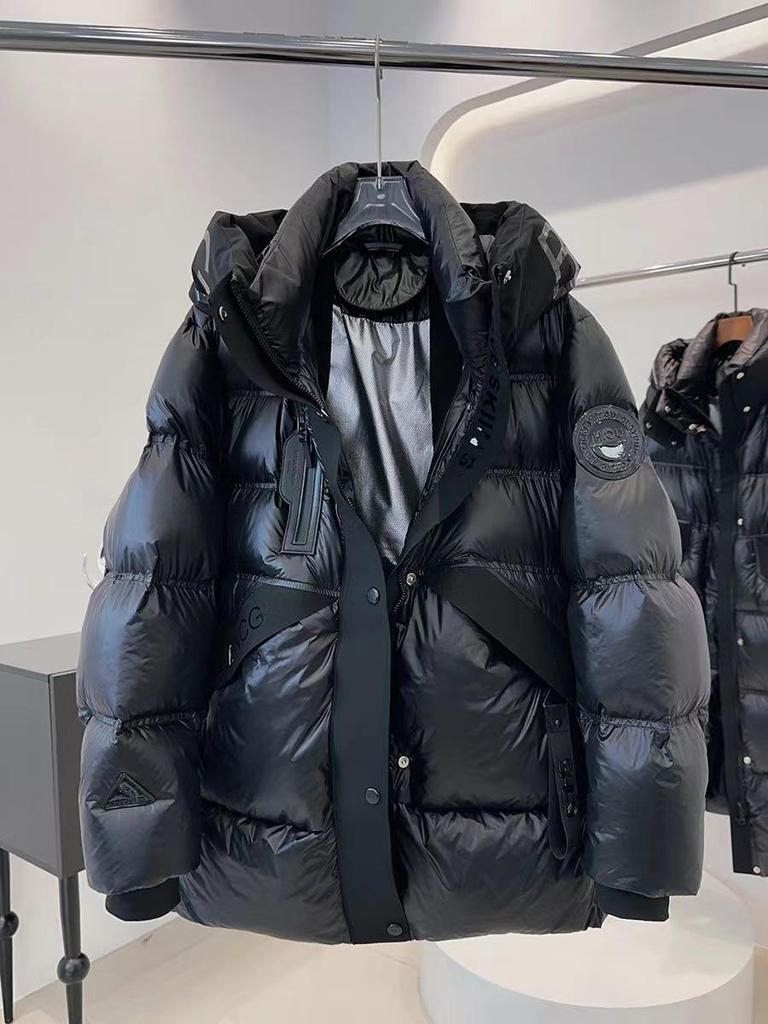 Schwarze und goldene europäische lange Winter-Daunenjacke für Damen