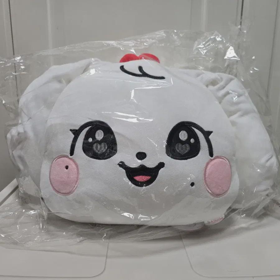 

Ive Minive Face Cushion, Cherry, Sealed