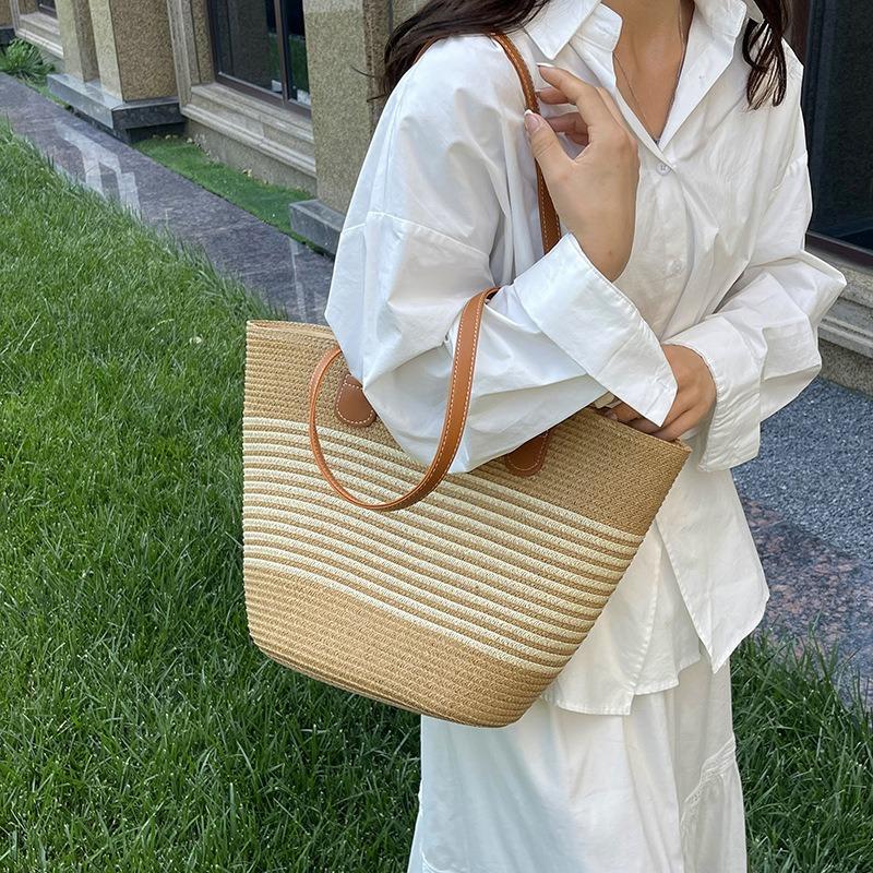 Handwoven Bag Large Capacity Straw Handbag Women's Casual Fashion Versatile Shoulder Bag Vegetable Basket Bag