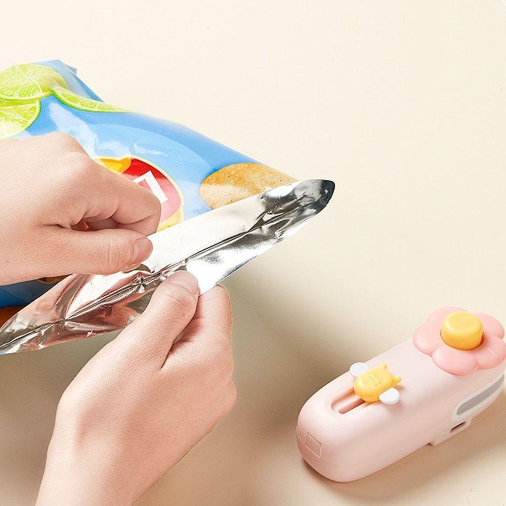 Handheld Heat Sealer Bottom Magnet Food Sealer Clip Portable Heat Vacuum Sealer  for Kitchen