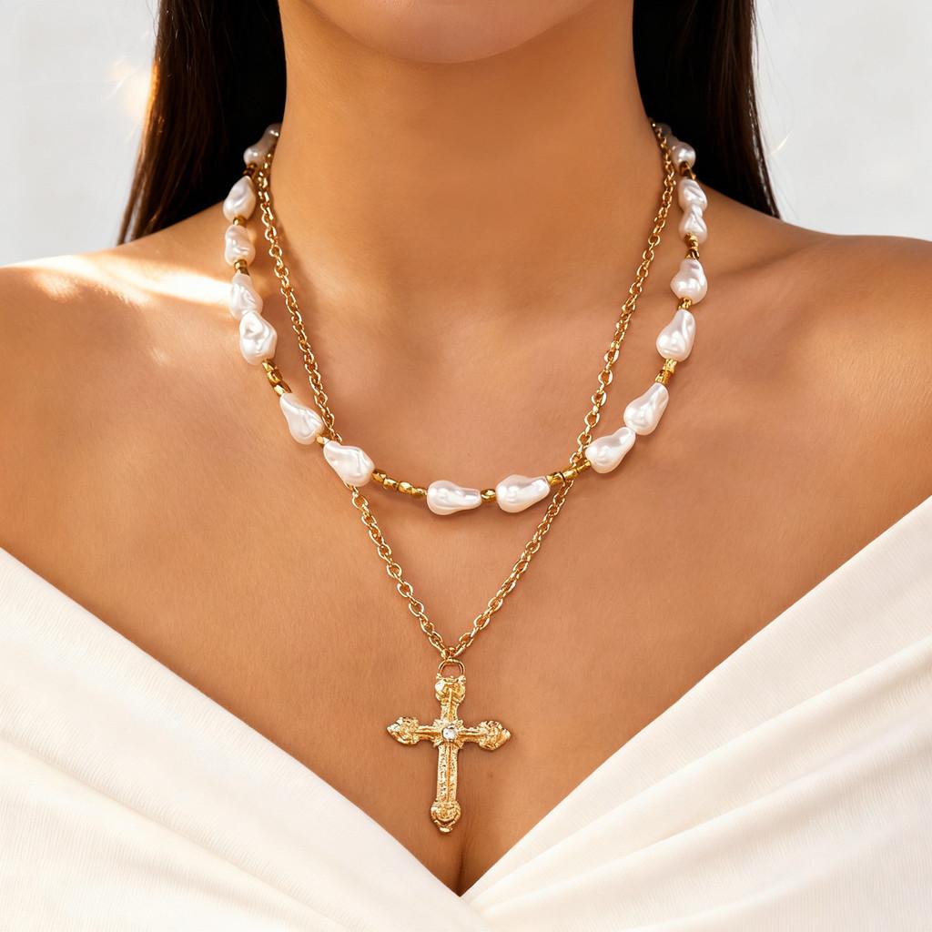 Spring 2025 Artistic Retro Pearl Collar Chain With Unconventional Shape For Women