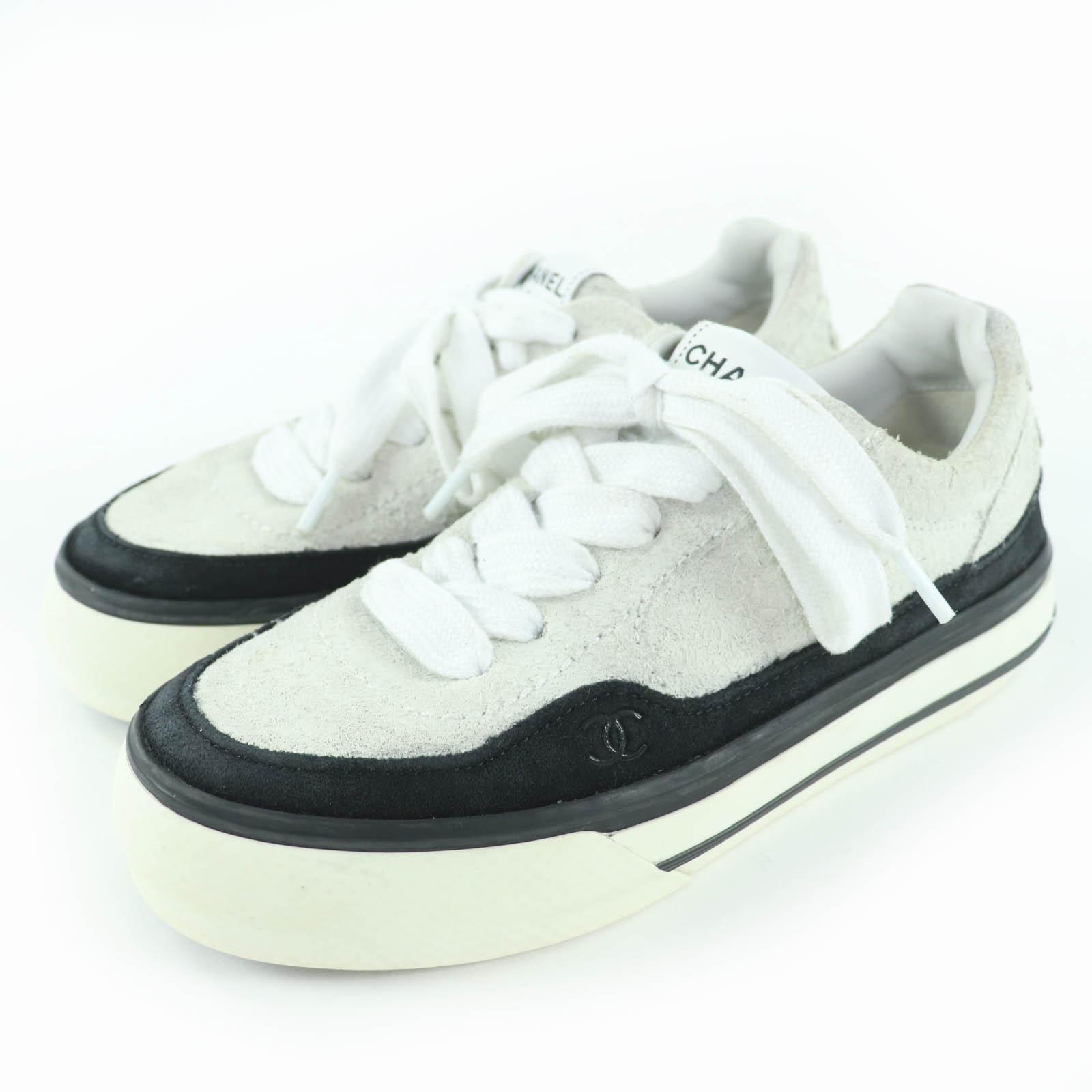 

Very Good CHANEL Low cut sneakers COCO Mark Lace-up Suede Leather 36 G45208 Used