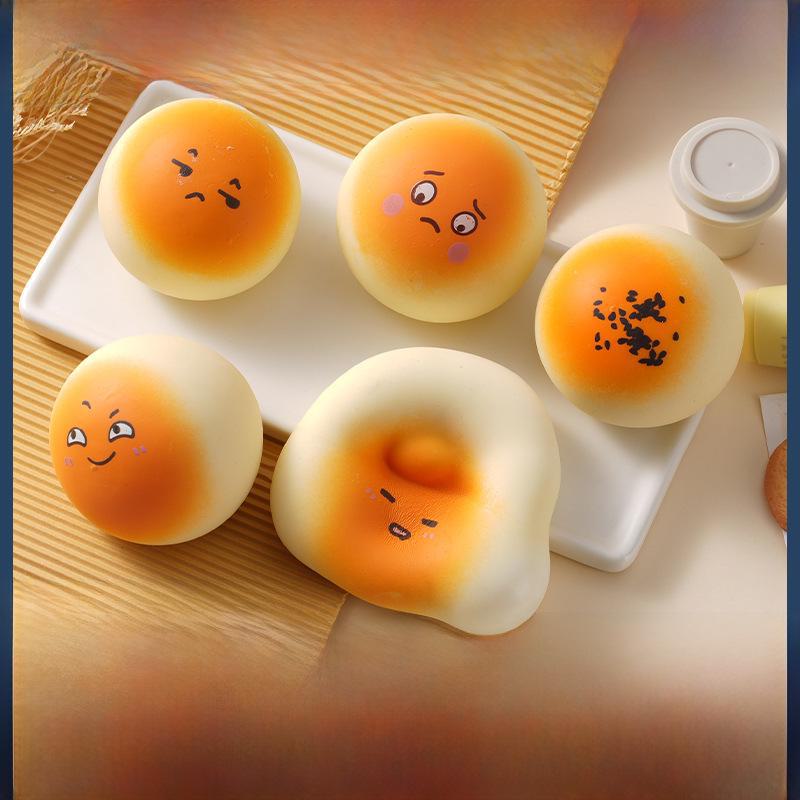 

«Игрушки для снятия стресса»: Выдавливаемая жидкость, музыкальные яйца, закуски из желтка, шарики для вентиляции, мягкие булочки, липкие пятна, предметы для розыгрышей. 1 small fluid bun