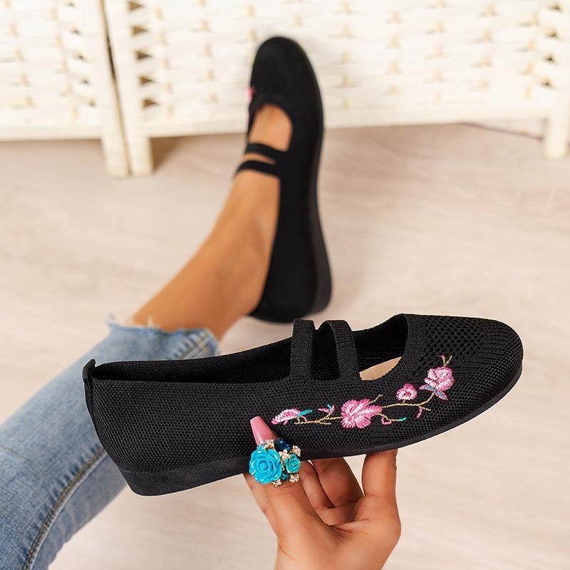 Embroidered Flat-soled Single Shoes Women's Spring and Summer New Large-size Round Head Shallow Mouth Casual Women's Shoes