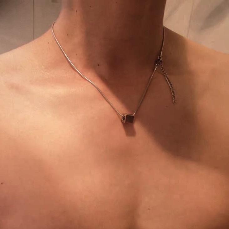 Non-fading Small Square Men's Trendy Necklace, Niche Design with a High-end Hip-hop Style, Titanium Steel Collarbone Chain