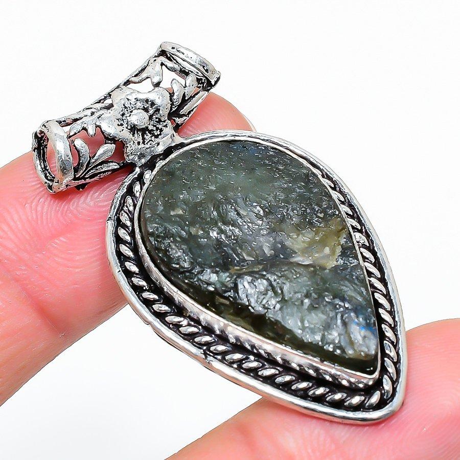 

Labradorite Gemstone Handmade Ethnic Jewelry Pendant 1.77 SR-8847