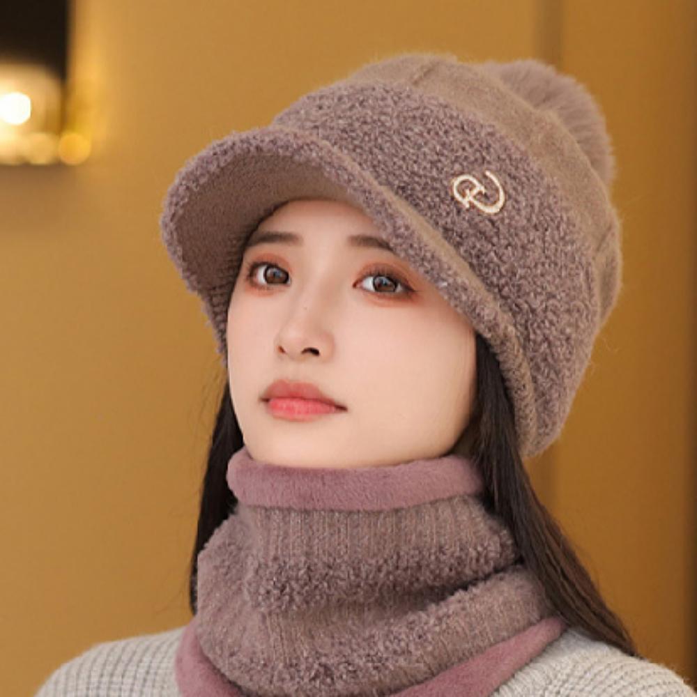 Cappello invernale da donna in poliestere con pelliccia sintetica e ponpon