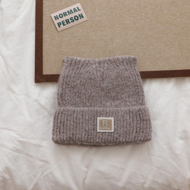 

Simple Labeling Cold Hat Dopamine Color Knitted Hat Women s Fashion Thickened Warm Autumn and Winter New Wool Hat One Size