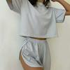 Ensemble 2 pièces de loungewear pour femme : Haut court rayé à demi-fermeture éclair et manches courtes & Short taille élastique à coupe haute