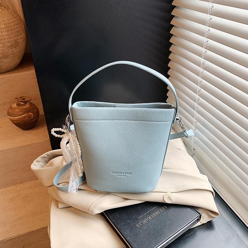 Premium texture portable underarm bag women's new trendy simple bucket bag niche shoulder messenger bag