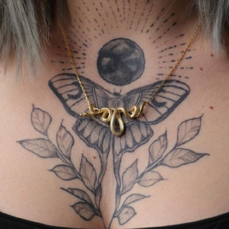 Fashionable Wrapped Serpents Necklace Delicate Snake Pattern Necklace Personalized Neck Chain Adornment for Gatheirngs