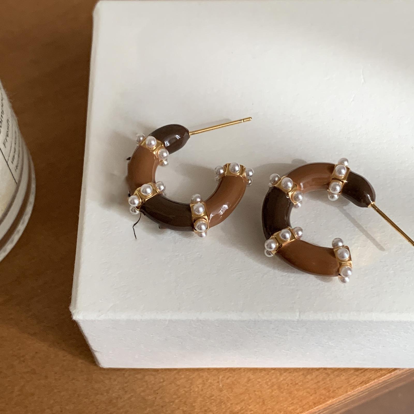 

Ретро серьги-пусеты высокого класса, серьги с индивидуальным нишевым дизайном, модные универсальные серьги C-образной формы с эмалью.