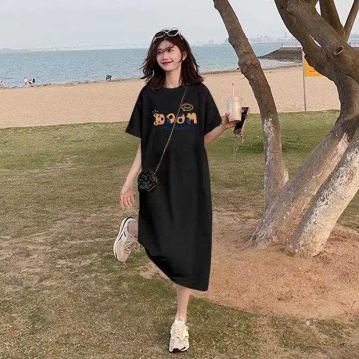 

A New Spring Style Korean-style Letter Print T-shirt Dress for Women, Featuring A Laid-back and Loose Mid-length Split Skirt 4XL чёрный