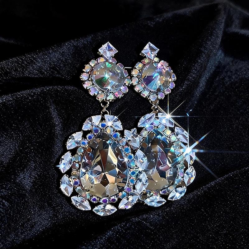 Silver Needle Rhinestone Teardrop Geometric Earrings: Retro & Luxurious Ear Jewelry for Women.