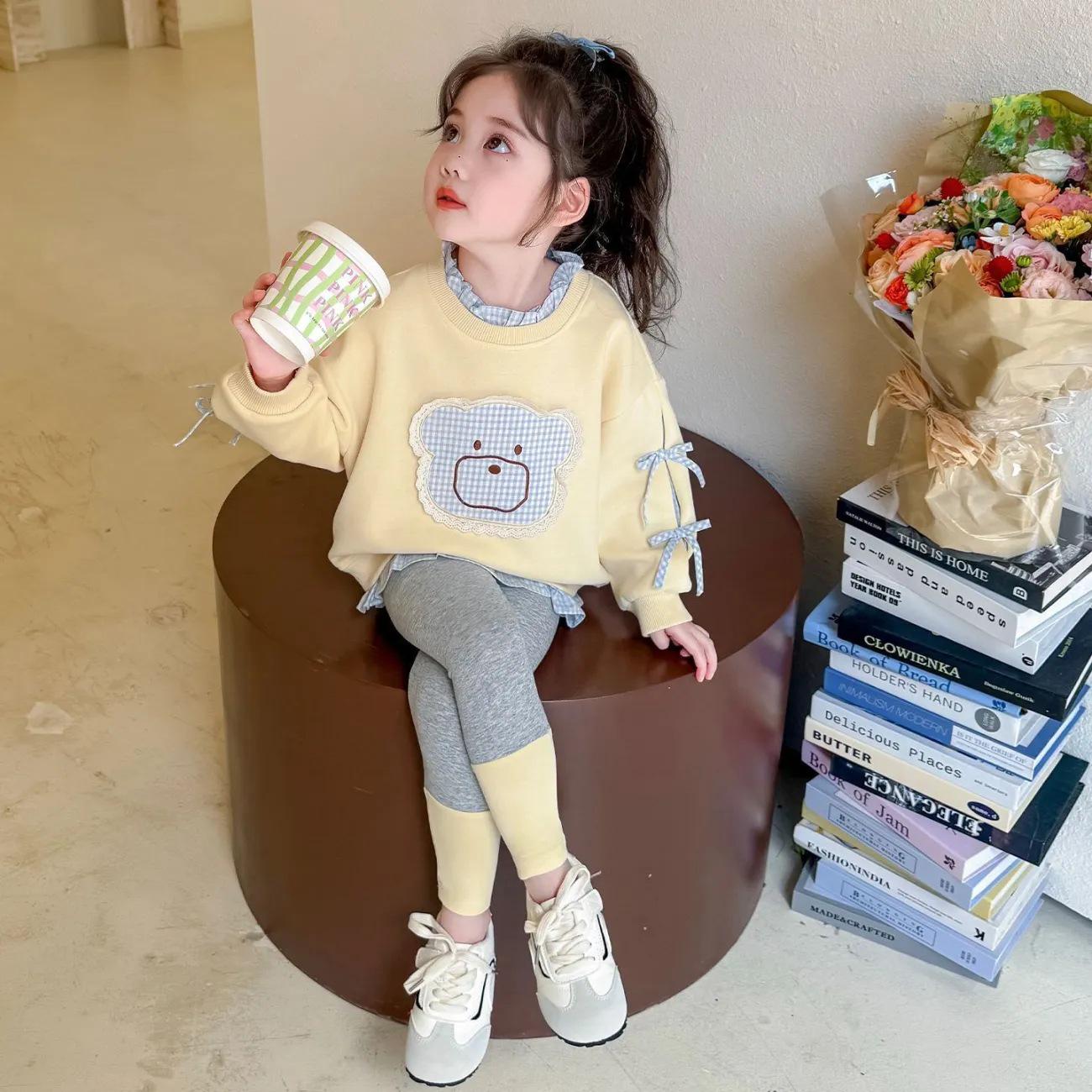 

Осенний комплект в корейском стиле для девочек: свитшот в стиле пэчворк и леггинсы 140 cm