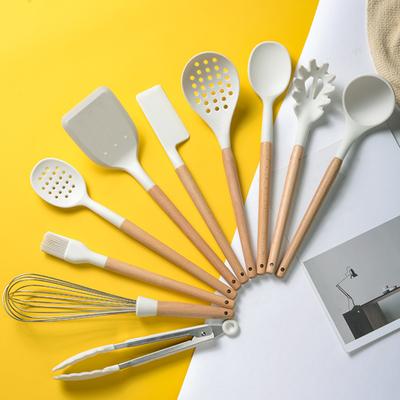 Cuillère à soupe résistante à la chaleur Trou de suspension Spatule en silicone antiadhésive Pince alimentaire Batteur à œufs
