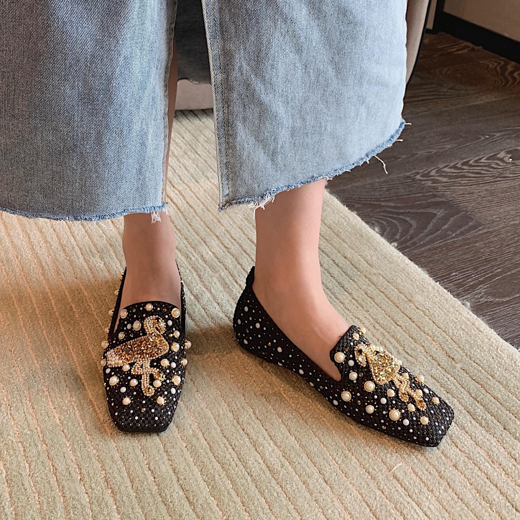 

2025 Обувь для женщин Плоская обувь Трендовая повседневная обувь с перламутровыми кристаллами и птицами Модные мокасины с квадратным носком 40 чёрный