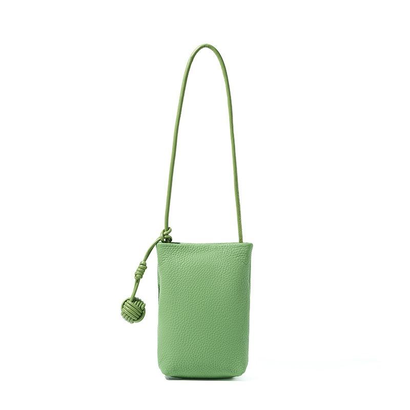 Hot-selling women's bags, high-end commuting versatile messenger bags, change bags, mobile phone bags, small bags, vertical leather mobile phone bags.