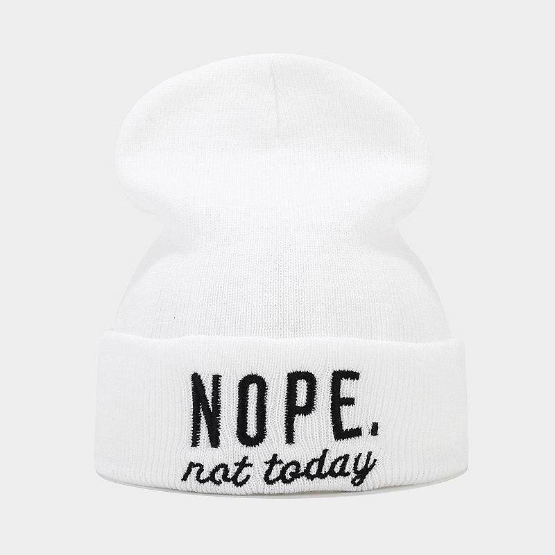 Autumn and winter new fashionable versatile letter embroidery knitted hat men's literary and retro stacking hat women's warm wool hat tide