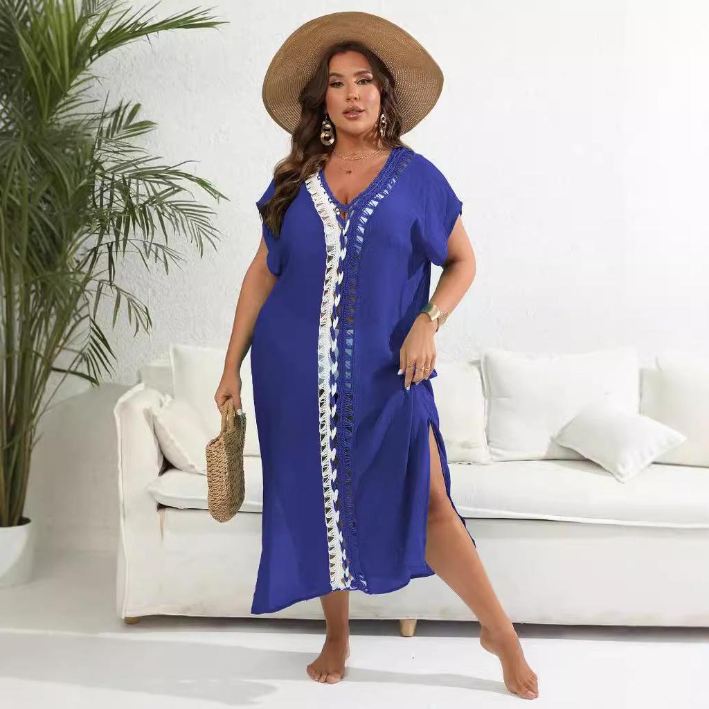Sukienka plażowa plus size ręcznie robiona na szydełku w blokach kolorów z głębokim dekoltem V i rozcięciem