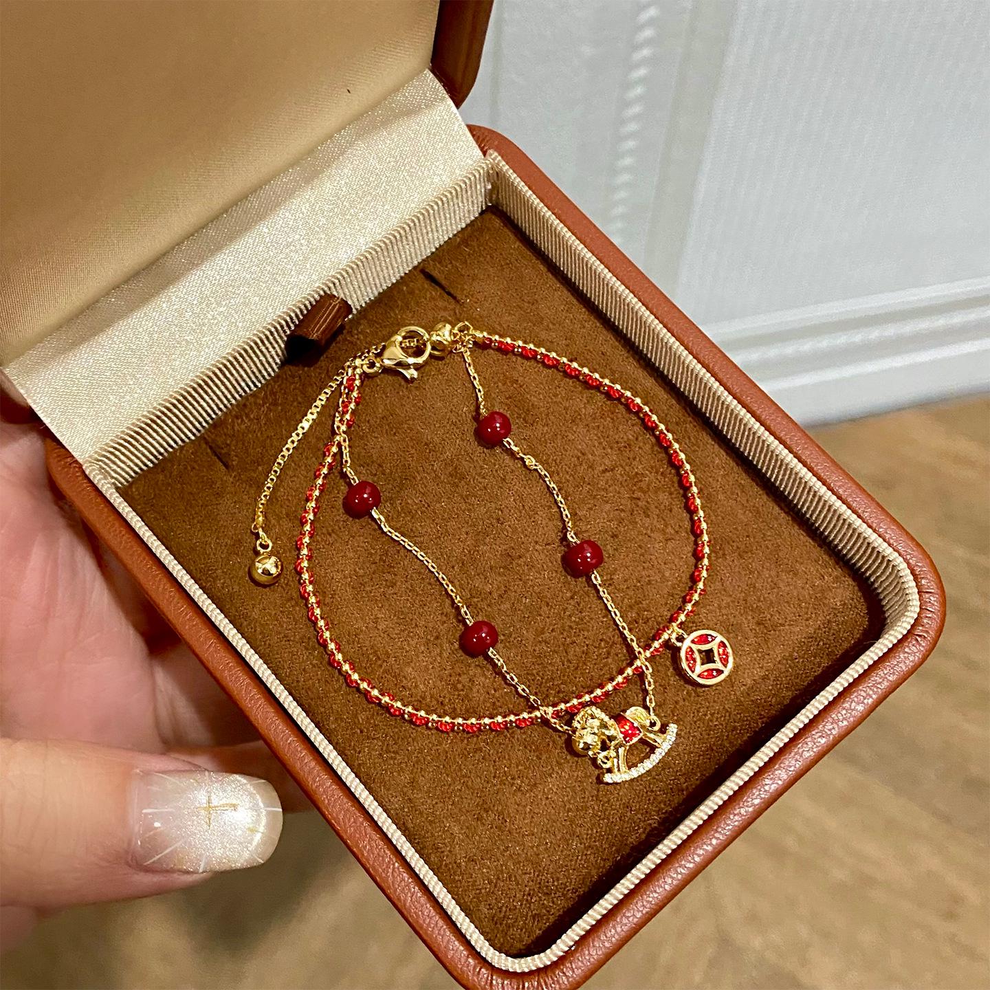 

Двухслойный браслет-подвеска с лошадью, покрытый золотом, со стеклянными бусинами: Роскошные ретро-украшения для женщин