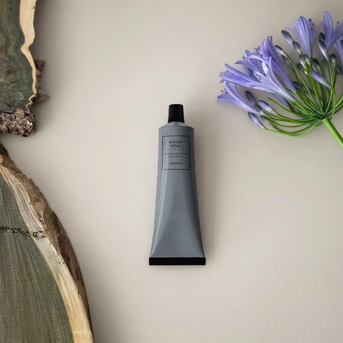 [Squeezer Giveaway] Woody Petal Scented Hand Cream