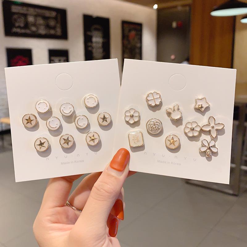 Women's Waist-Tightening Elastic Brooch Pin - Anti-Exposure Buckle for Clothes and Skirts