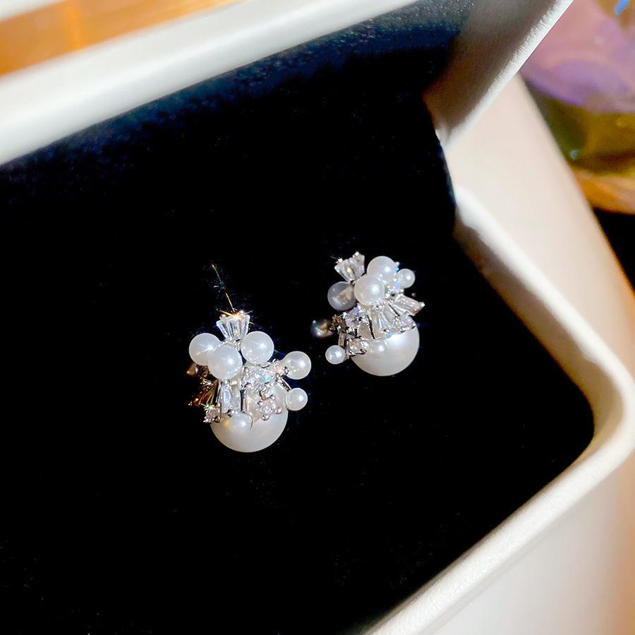 Cold wind super flash zircon snowflake fireworks stud earrings temperament versatile earrings earrings