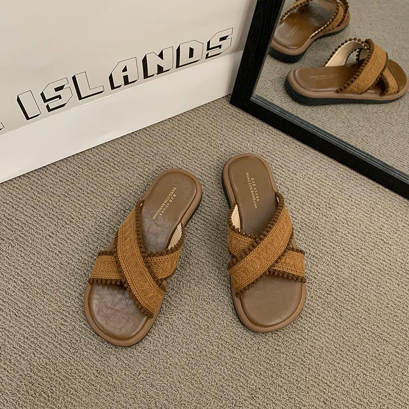 Cross-strapped slippers women's summer wear 2025 new retro thick-bottomed non-slip beach vacation cool slippers one-word drag