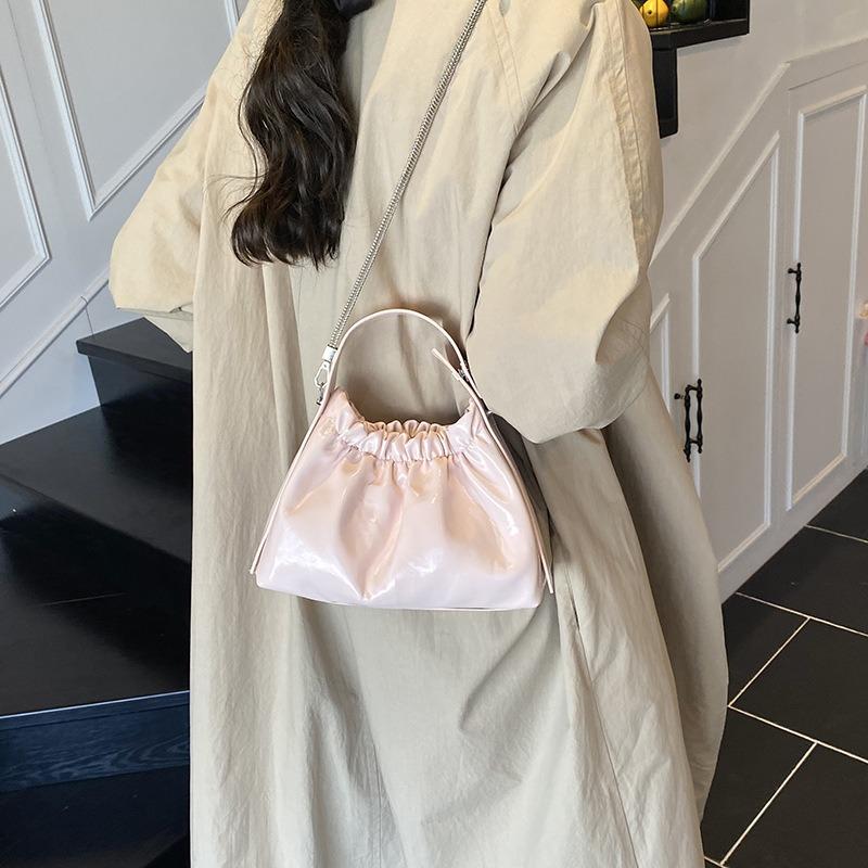 Kleine Tasche plissierte Kettenhandtasche Damen Frühherbst neue Mode Pendler Schulter Umhängetasche