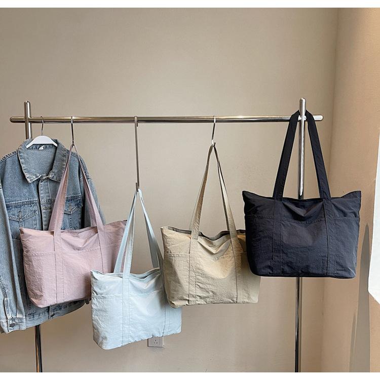 Simple solid color large-capacity tote bag women's new casual and lightweight shoulder bag, college student class cloth bag can be determined