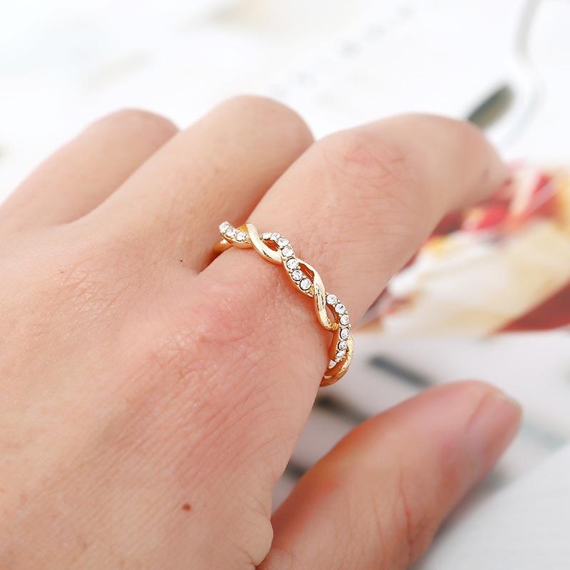 Premium Quality Gold Gemstone Anniversary Ring For Women With Classic Round Cut Design