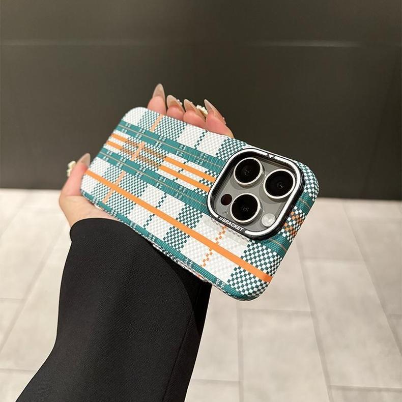 Applicable to Apple 17promax mobile phone case metal lens Kevlar carbon fiber texture iPhone16 anti-drop hard