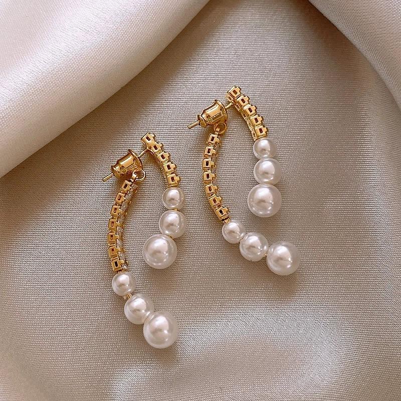 

New European and American Four Seasons Fashion Light Luxury Copper Imitation Pearl Zircon Earrings for Women s Banquet Jewelry Clear