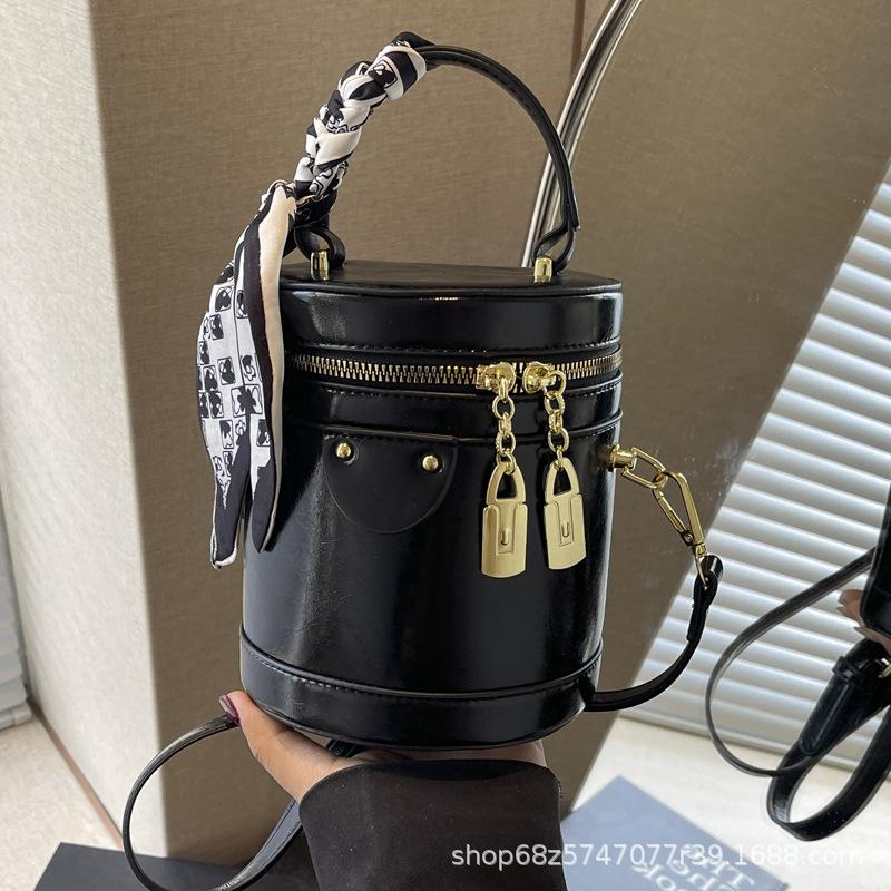Retro small bag women's spring 2025 new hand-held cylinder bag fashionable foreign style versatile texture crossbody bag