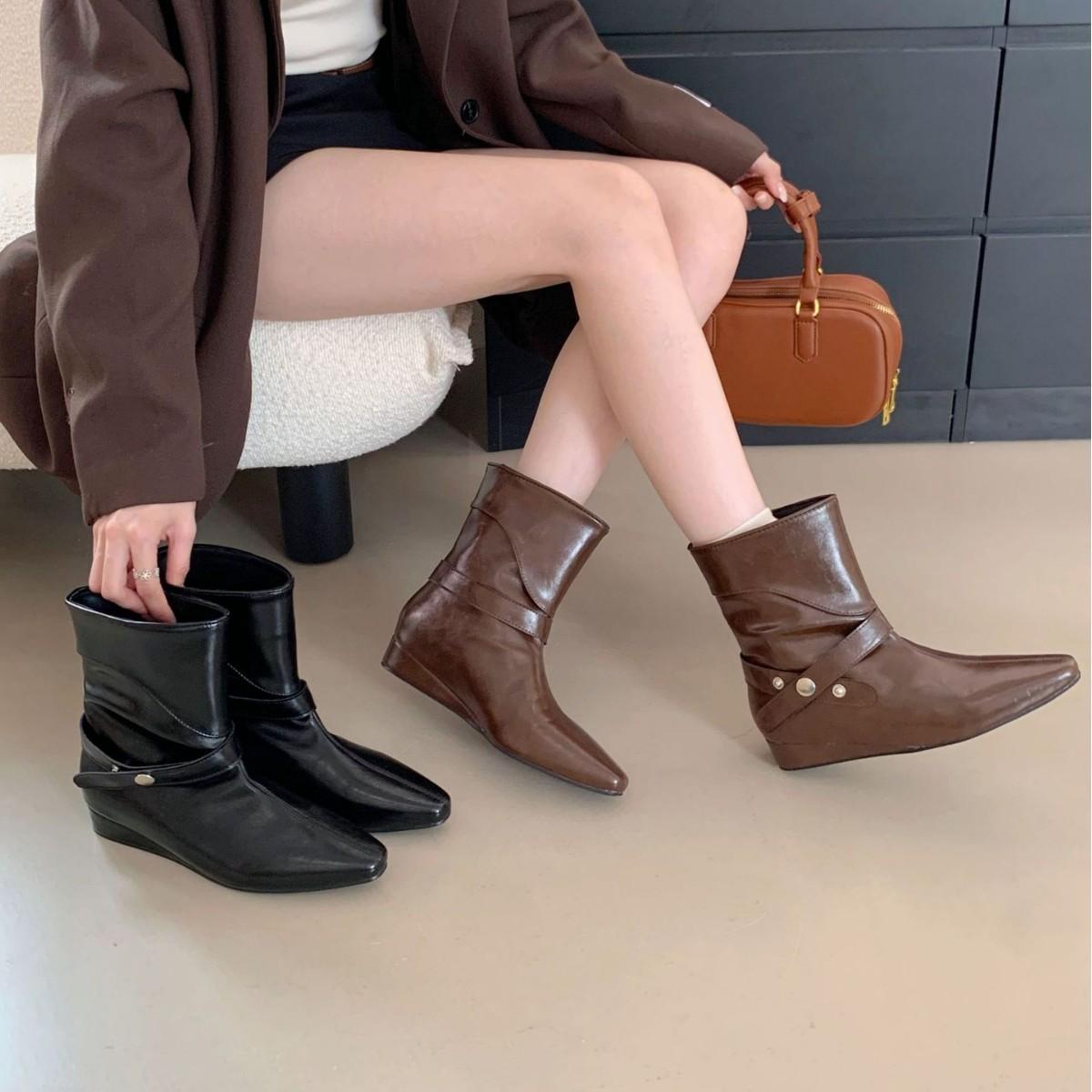 

2025 winter new round head belt buckle low slope heel low tube thin Martin fashion women s short boots 39 коричневый