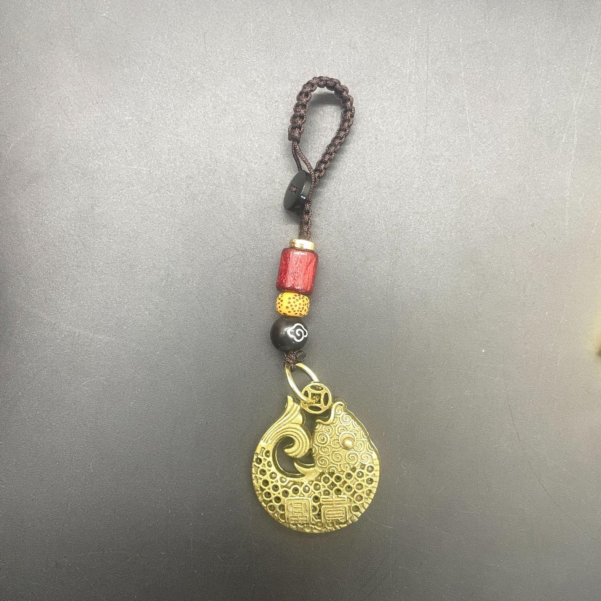 

Персонализированный латунный брелок с ручкой из панциря черепахи и подвеской-колокольчиком