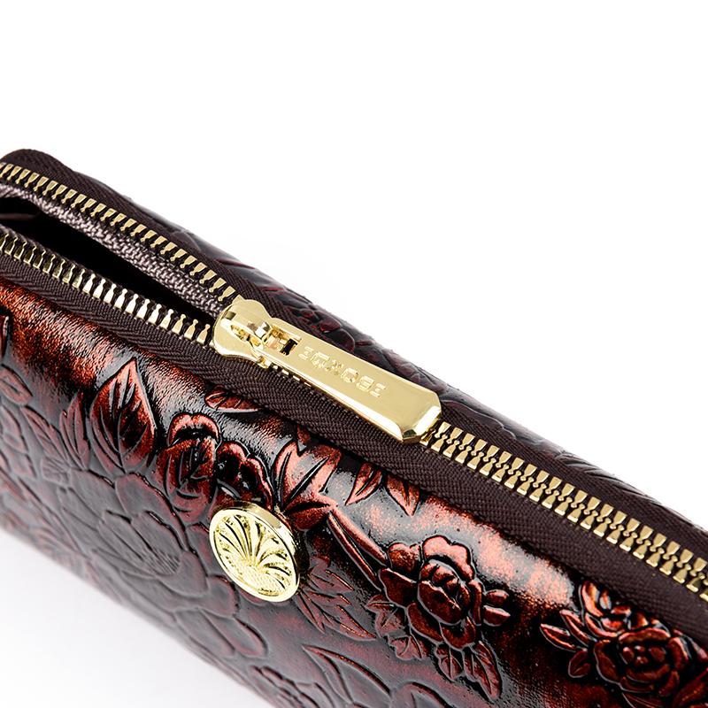 Elegant Embossed Floral Zipper Wallet for Women – Vintage Clutch with Gold Accent