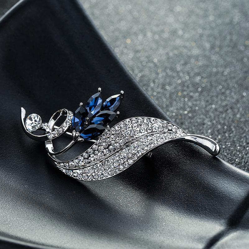 Брошь «Нарцисс», Женственный шарм, Брошь-значок «Лист с бриллиантами», Дизайнерская булавка высокого класса синий/серебряный