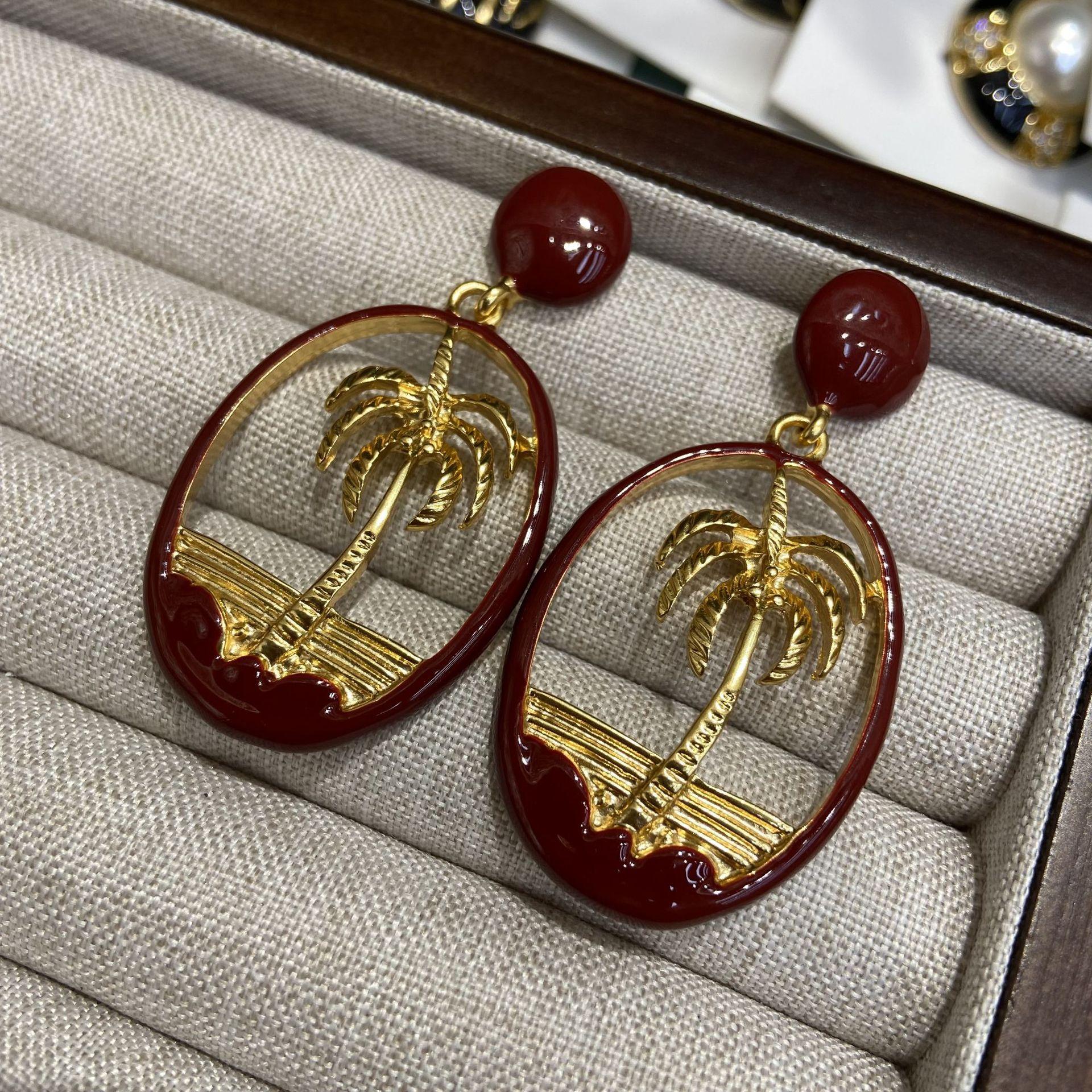

Qingdao Vintage Western Vintage Court Enamel Drip Oil Ancora Red Island Coconut Tree Earrings